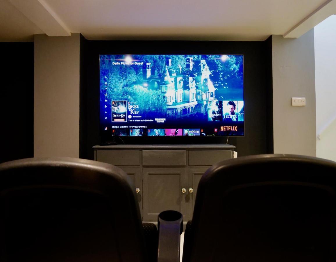Luxury 3 Bathroom Cinema And Sauna Сіфорд Екстер'єр фото